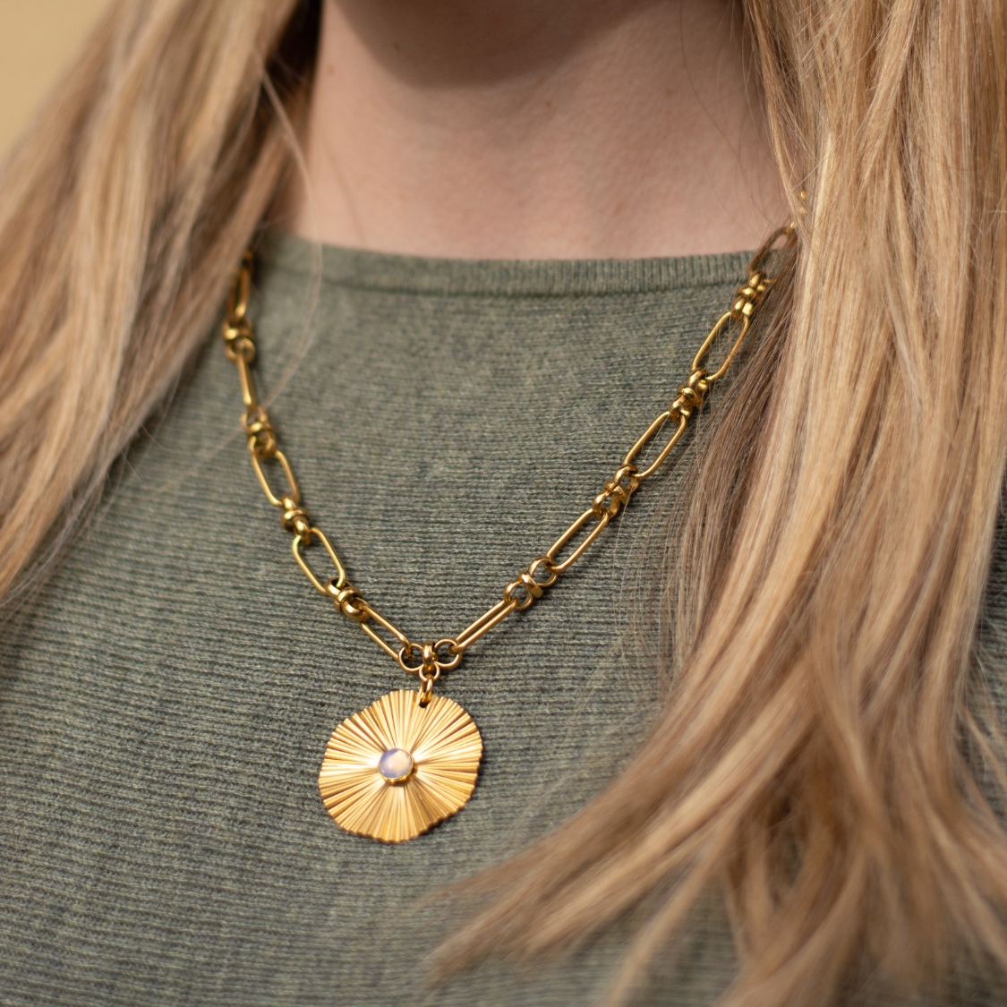 Gold Plated Vintage Round Pendant Necklace